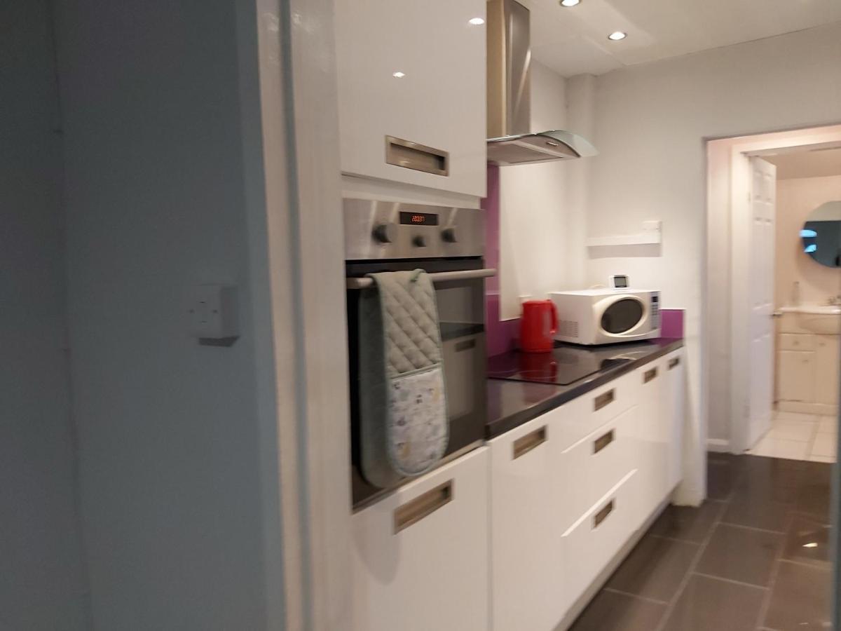 Pearson House - Huku Kwetu 3 Bedroom End Of Terrance House - Family And Business Group Self Catering Accommodation -Huku Kwetu Nottingham Zewnętrze zdjęcie