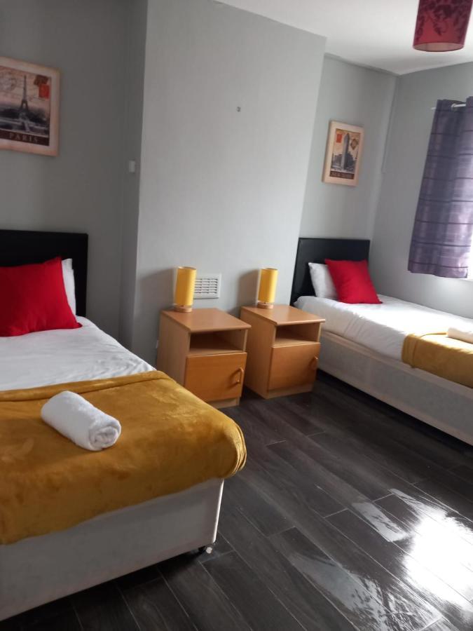 Pearson House - Huku Kwetu 3 Bedroom End Of Terrance House - Family And Business Group Self Catering Accommodation -Huku Kwetu Nottingham Zewnętrze zdjęcie