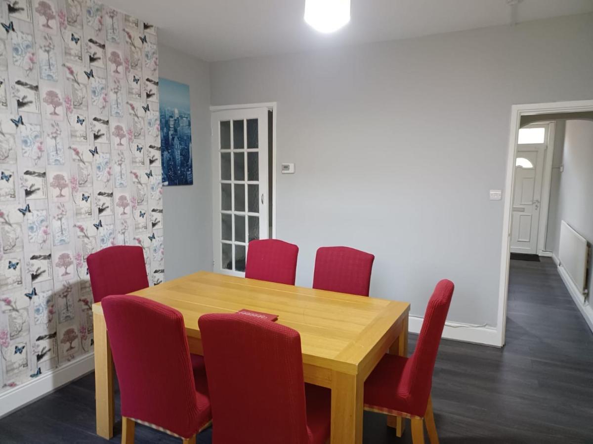 Pearson House - Huku Kwetu 3 Bedroom End Of Terrance House - Family And Business Group Self Catering Accommodation -Huku Kwetu Nottingham Zewnętrze zdjęcie